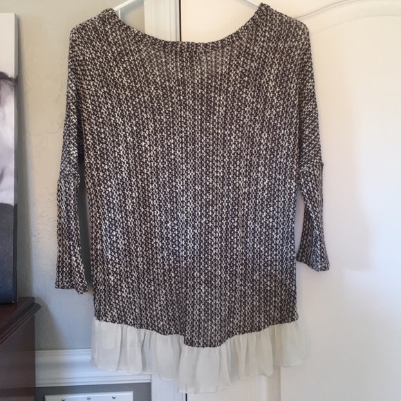 •About A Girl 3/4 Sleeve Blouse• - Picture 2 of 4